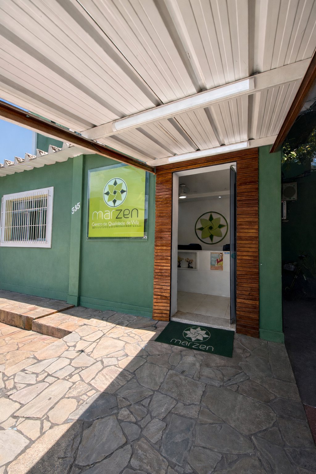 Fachada do Marzen – Centro de Qualidade de Vida, na Praia da Costa, Vila Velha